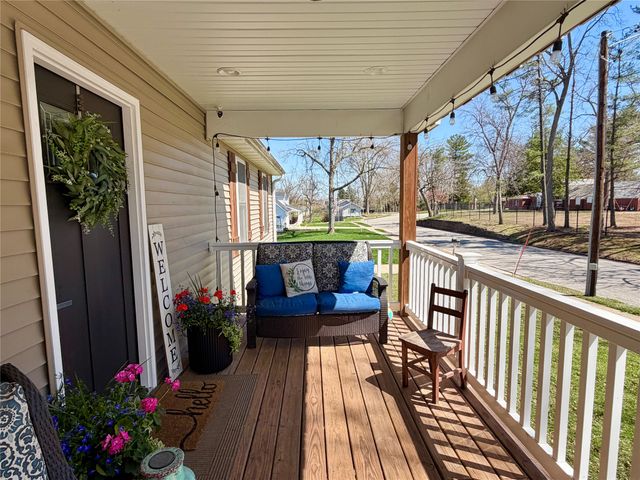 332 S 11th Avenue W, Newton, IA 50208