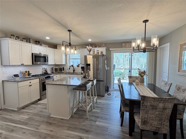 332 S 11th Avenue W, Newton, IA 50208