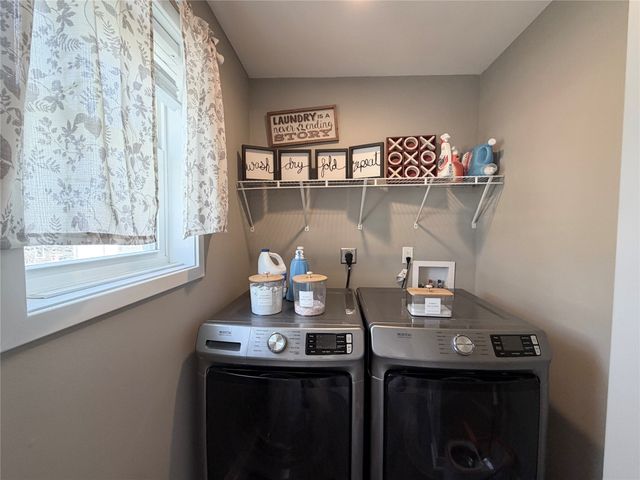 332 S 11th Avenue W, Newton, IA 50208