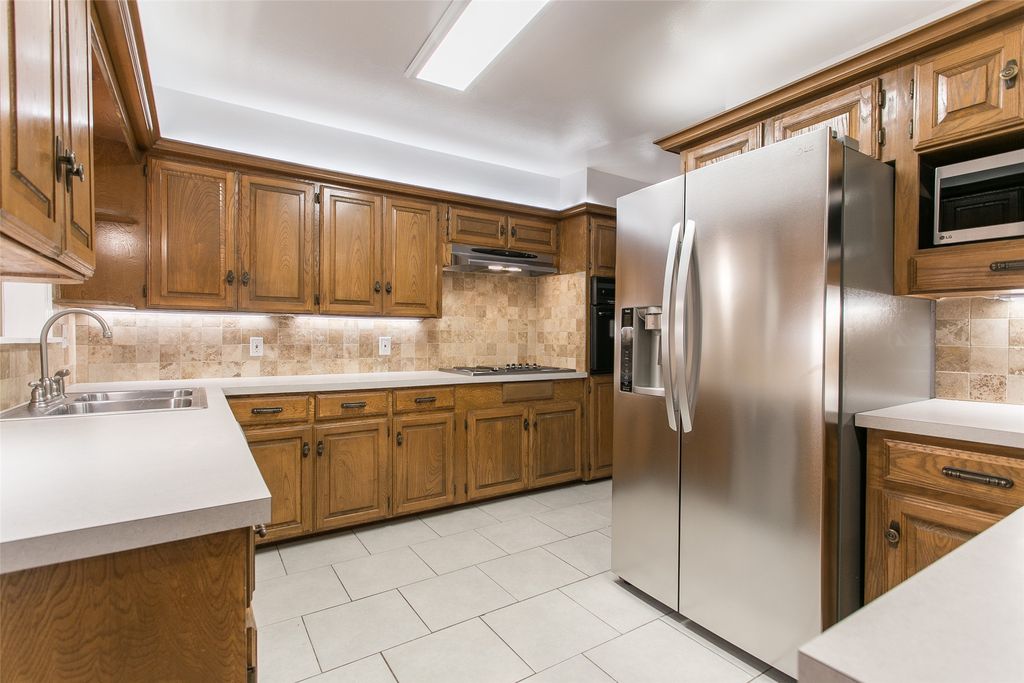 2803 Costa Mesa Drive, Dallas, TX 75228