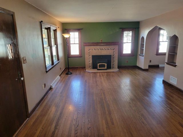 304 S LAKE STREET, Hustisford, WI 53034