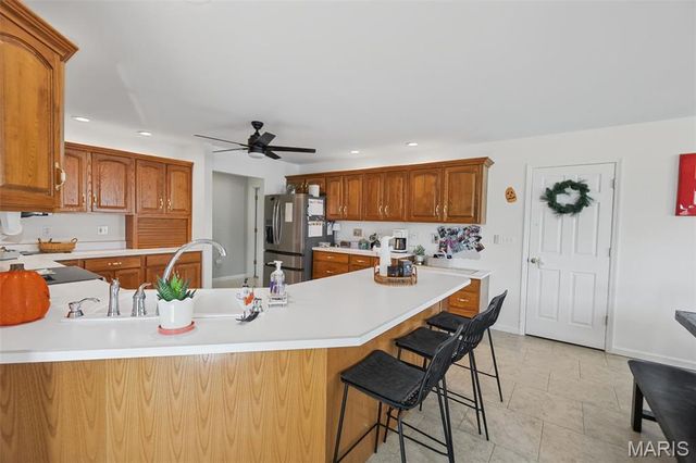 1805 Summerfield Lane, Godfrey, IL 62035