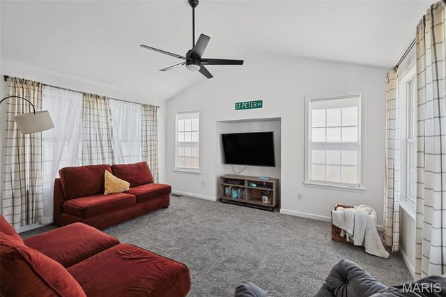 1805 Summerfield Lane, Godfrey, IL 62035