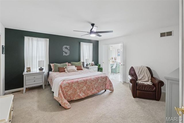 1805 Summerfield Lane, Godfrey, IL 62035