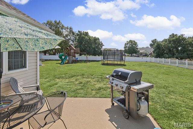 1805 Summerfield Lane, Godfrey, IL 62035