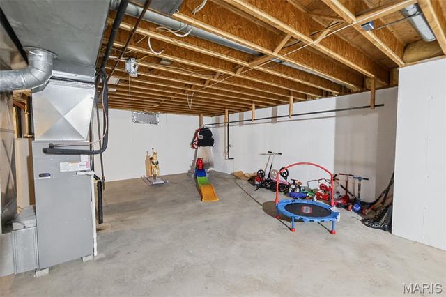 1805 Summerfield Lane, Godfrey, IL 62035