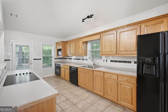 3990 F A A Road, Cumming, GA 30041