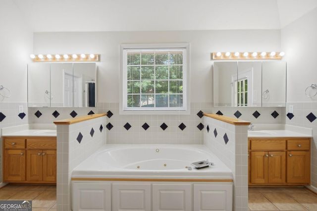 3990 F A A Road, Cumming, GA 30041
