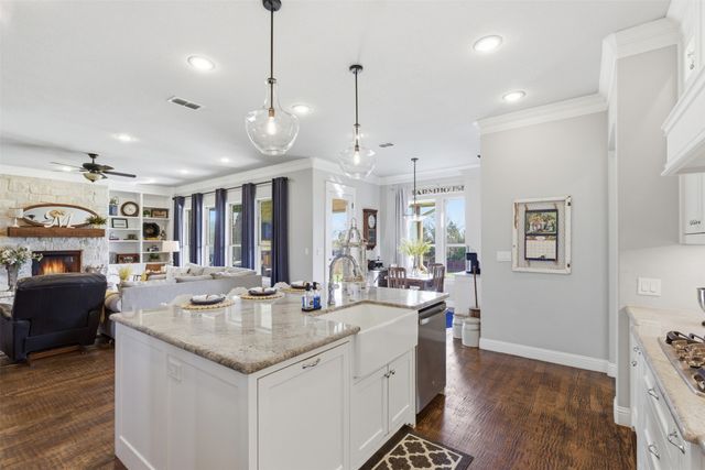 1201 Parkway Lane, Pilot Point, TX 76258