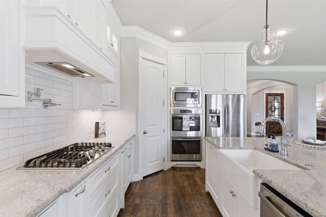 1201 Parkway Lane, Pilot Point, TX 76258