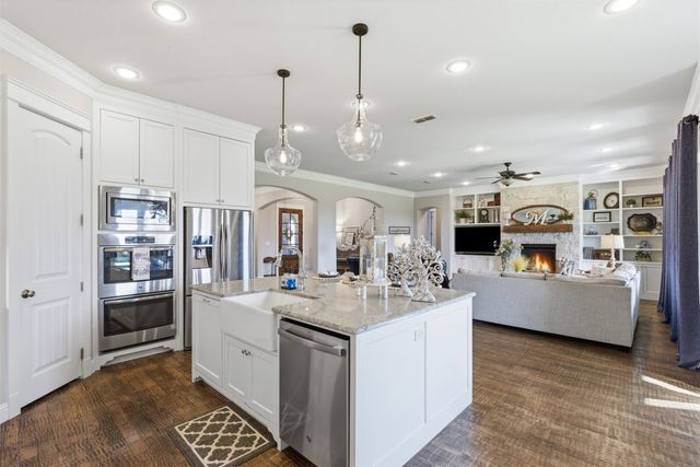 1201 Parkway Lane, Pilot Point, TX 76258