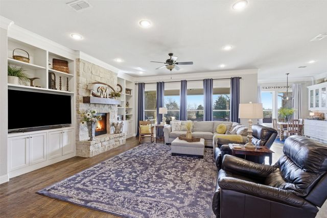 1201 Parkway Lane, Pilot Point, TX 76258