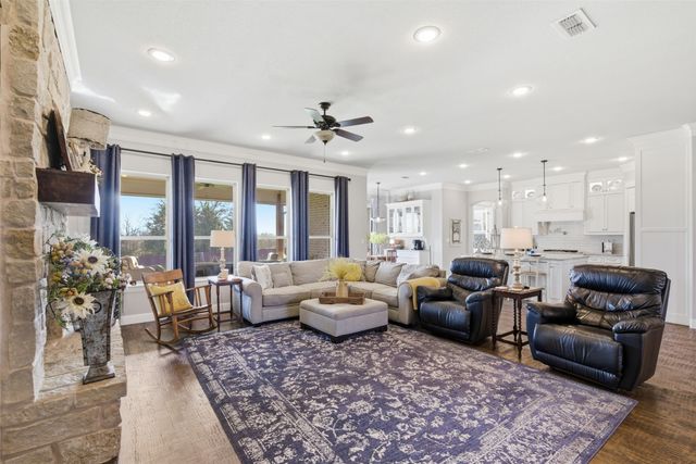 1201 Parkway Lane, Pilot Point, TX 76258