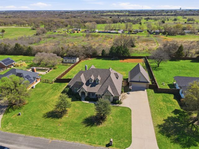 1201 Parkway Lane, Pilot Point, TX 76258