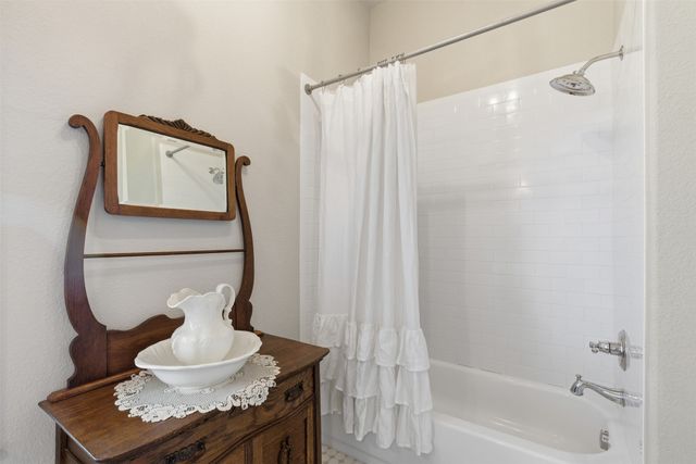 1201 Parkway Lane, Pilot Point, TX 76258