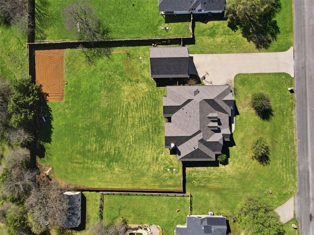 1201 Parkway Lane, Pilot Point, TX 76258