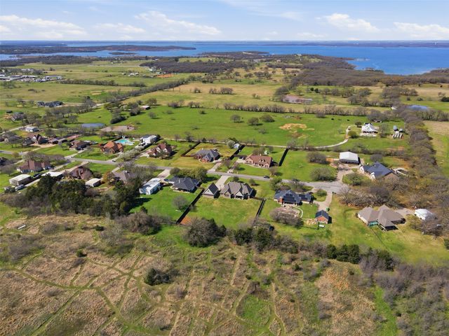 1201 Parkway Lane, Pilot Point, TX 76258