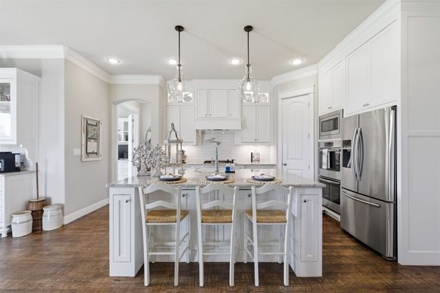 1201 Parkway Lane, Pilot Point, TX 76258