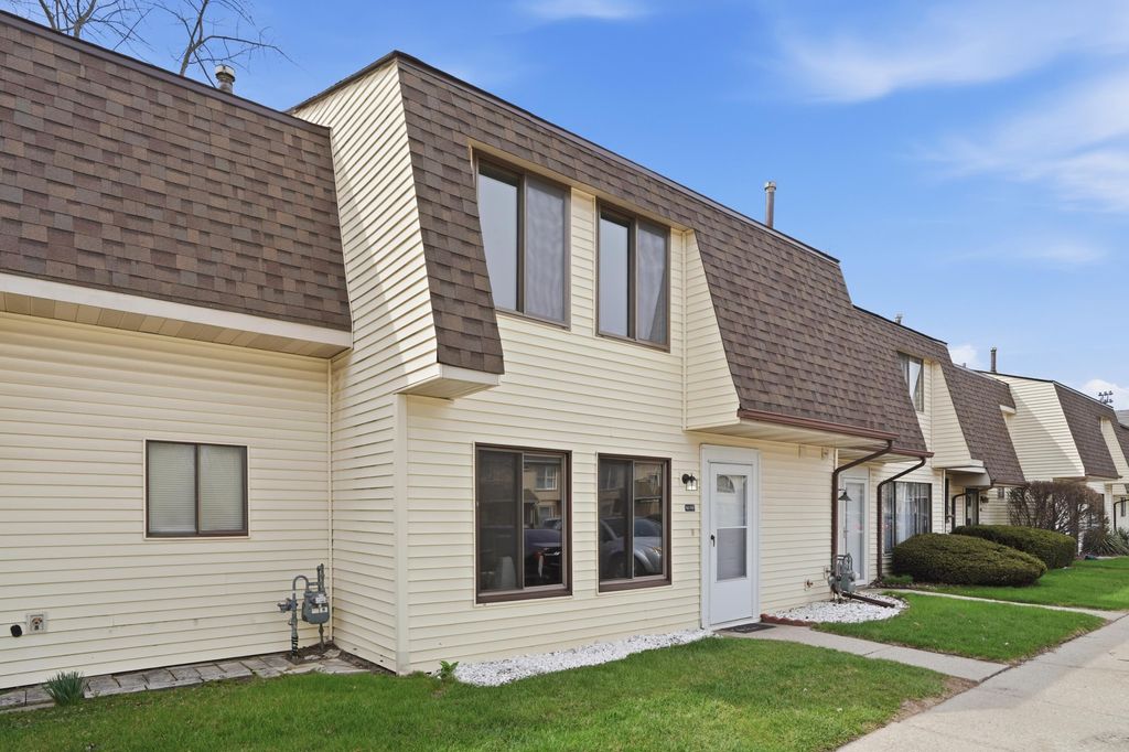 6040 Virginia Street, Merrillville, IN 46410