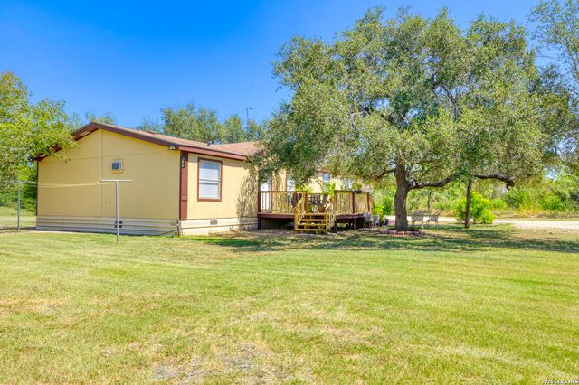 609 County Road 4647, Hondo, TX 78861