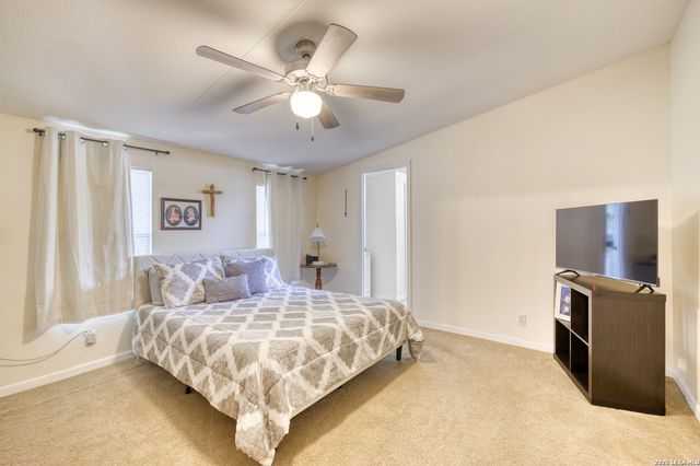 609 County Road 4647, Hondo, TX 78861