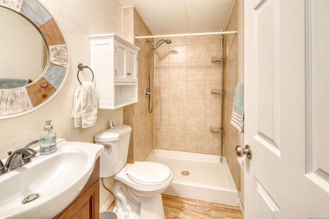 609 County Road 4647, Hondo, TX 78861