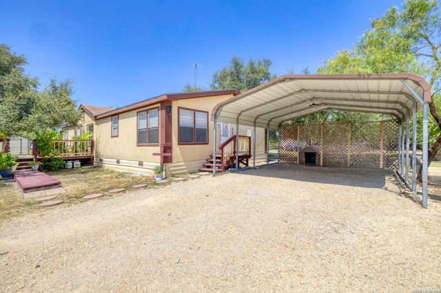 609 County Road 4647, Hondo, TX 78861