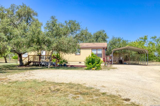 609 County Road 4647, Hondo, TX 78861