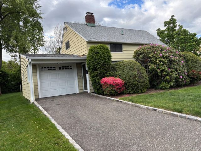 18 Polo Lane, Westbury, NY 11590