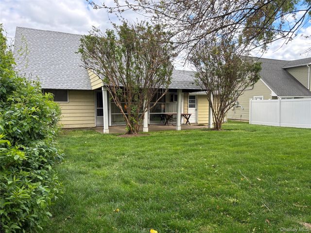 18 Polo Lane, Westbury, NY 11590