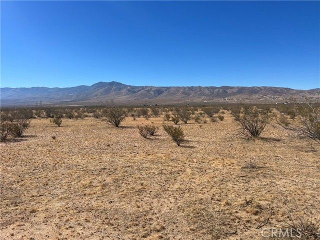 3 Del Oro Road, Apple Valley, CA 92308