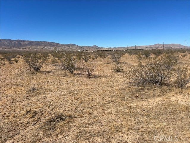 3 Del Oro Road, Apple Valley, CA 92308