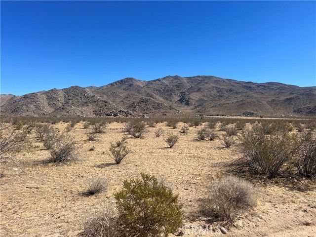 3 Del Oro Road, Apple Valley, CA 92308