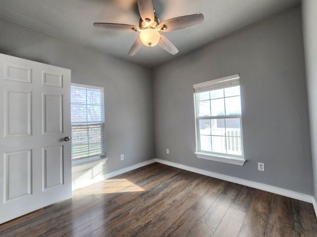 7642 SW Regional Airport Boulevard, Bentonville, AR 72713