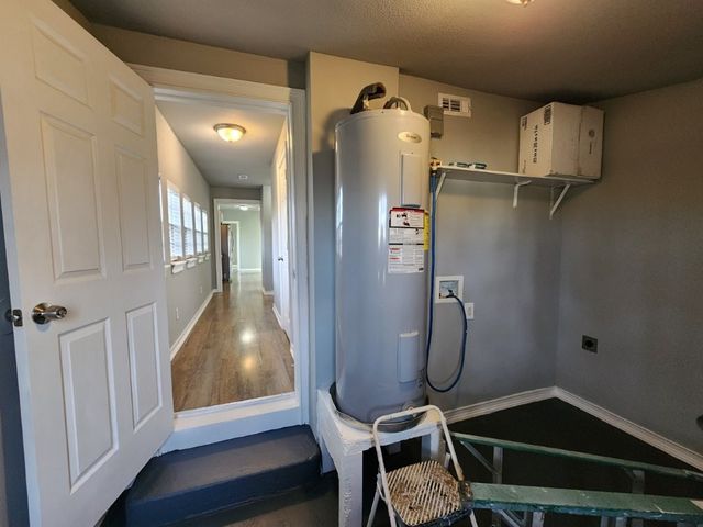 7642 SW Regional Airport Boulevard, Bentonville, AR 72713