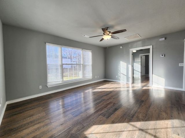 7642 SW Regional Airport Boulevard, Bentonville, AR 72713