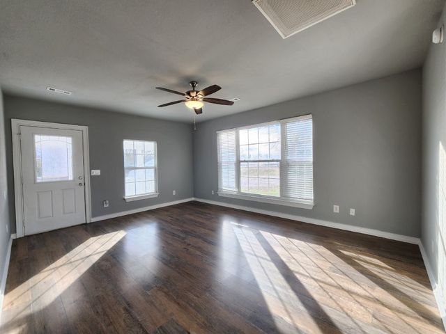 7642 SW Regional Airport Boulevard, Bentonville, AR 72713