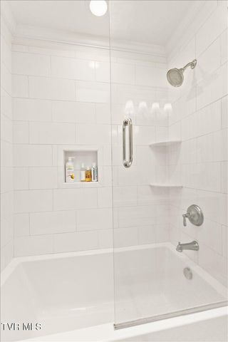 802 South Mountain View Circle, Johnson City, TN 37601