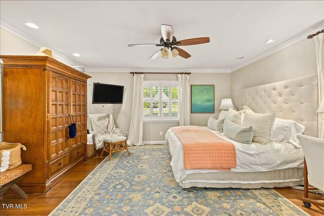 802 South Mountain View Circle, Johnson City, TN 37601