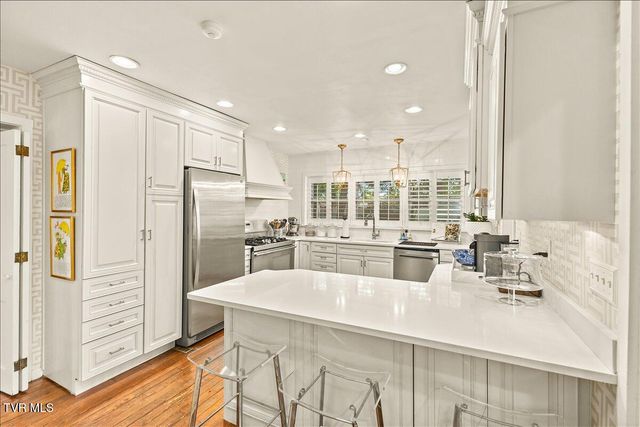 802 South Mountain View Circle, Johnson City, TN 37601