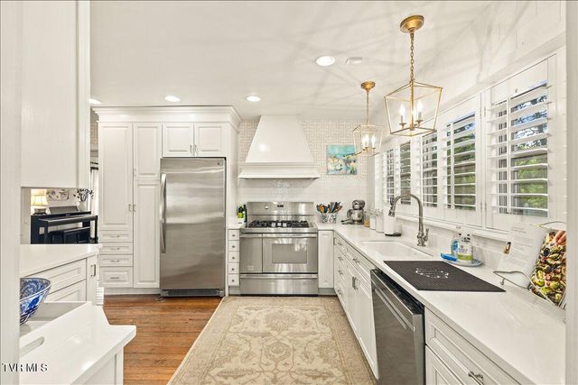 802 South Mountain View Circle, Johnson City, TN 37601