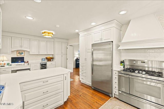 802 South Mountain View Circle, Johnson City, TN 37601