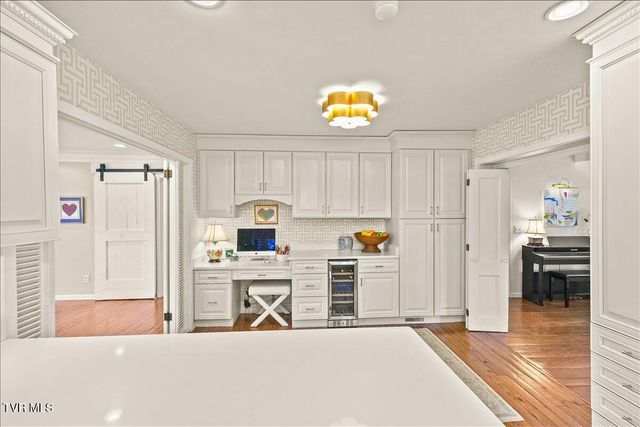 802 South Mountain View Circle, Johnson City, TN 37601