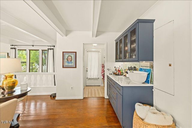 802 South Mountain View Circle, Johnson City, TN 37601