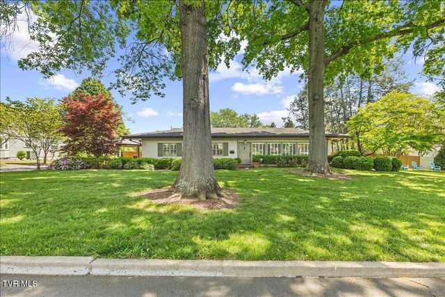 802 South Mountain View Circle, Johnson City, TN 37601