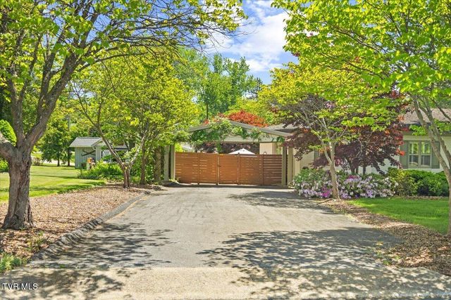 802 South Mountain View Circle, Johnson City, TN 37601