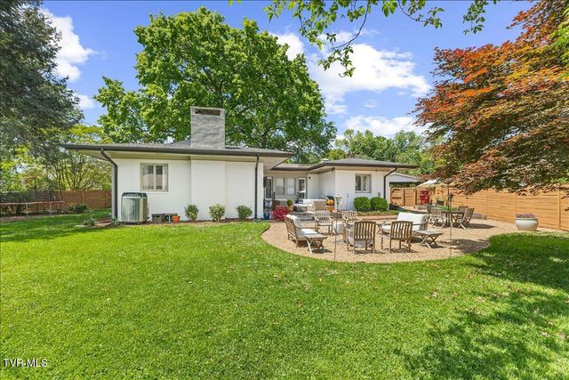 802 South Mountain View Circle, Johnson City, TN 37601