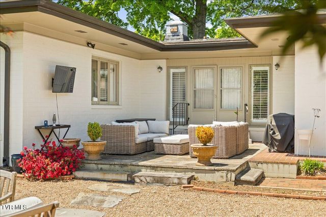 802 South Mountain View Circle, Johnson City, TN 37601