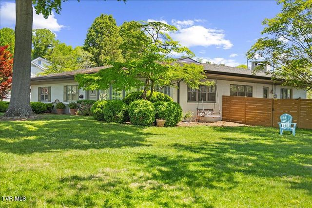 802 South Mountain View Circle, Johnson City, TN 37601