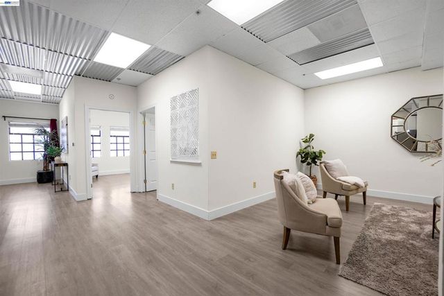 850 W Grand Ave B, Oakland, CA 94607